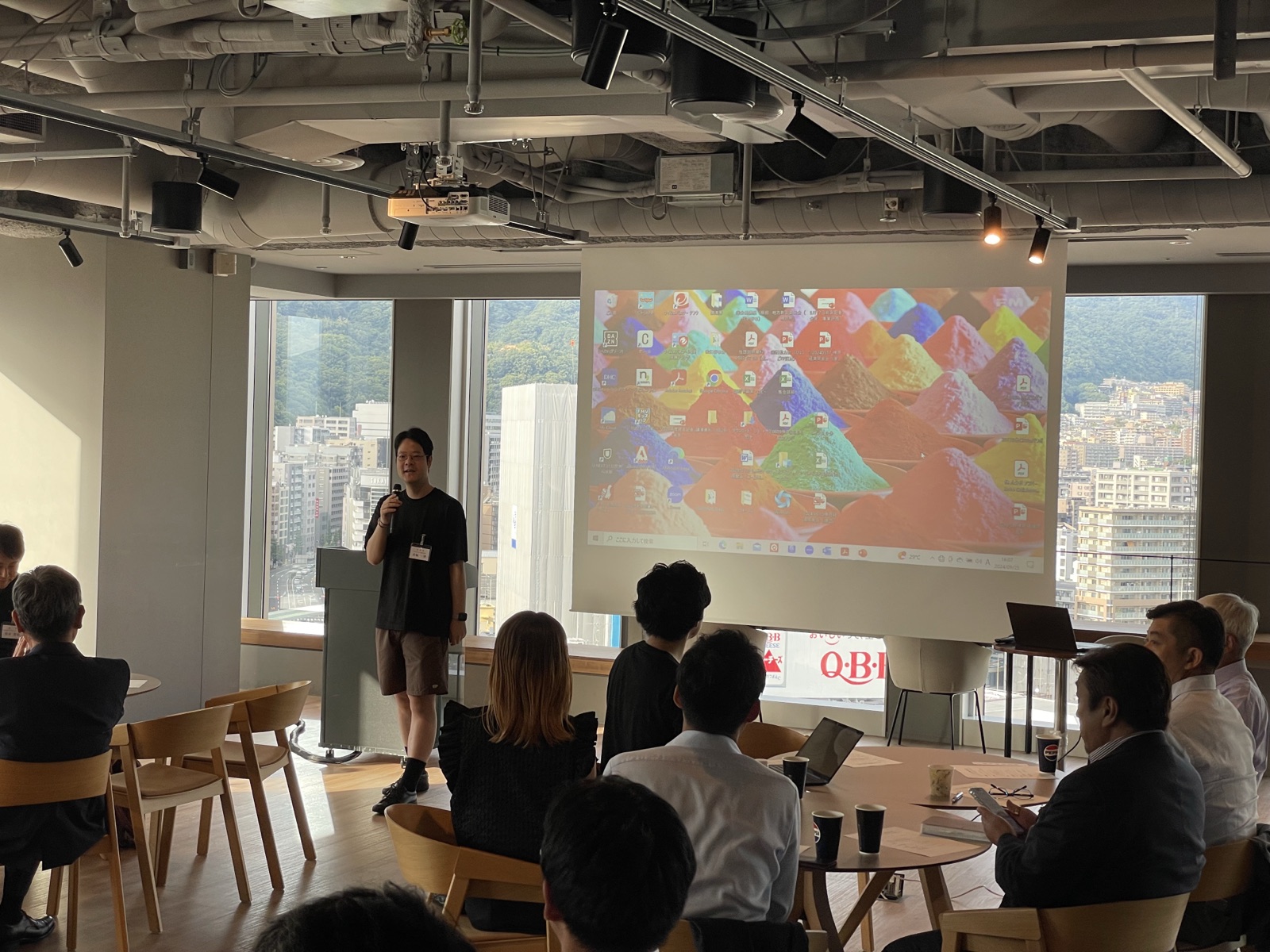 交流会での発表の様子